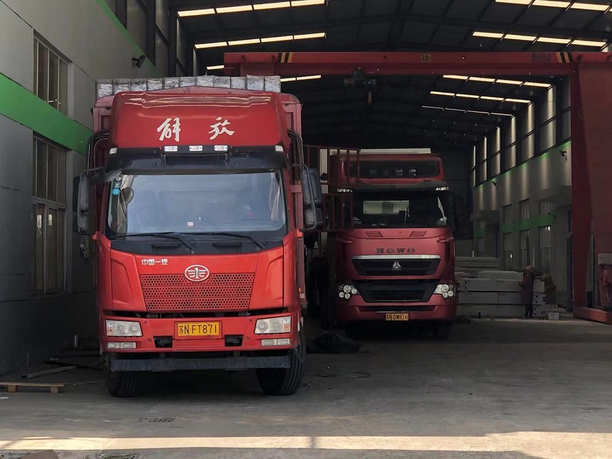 候（hòu）車亭（tíng）發貨圖