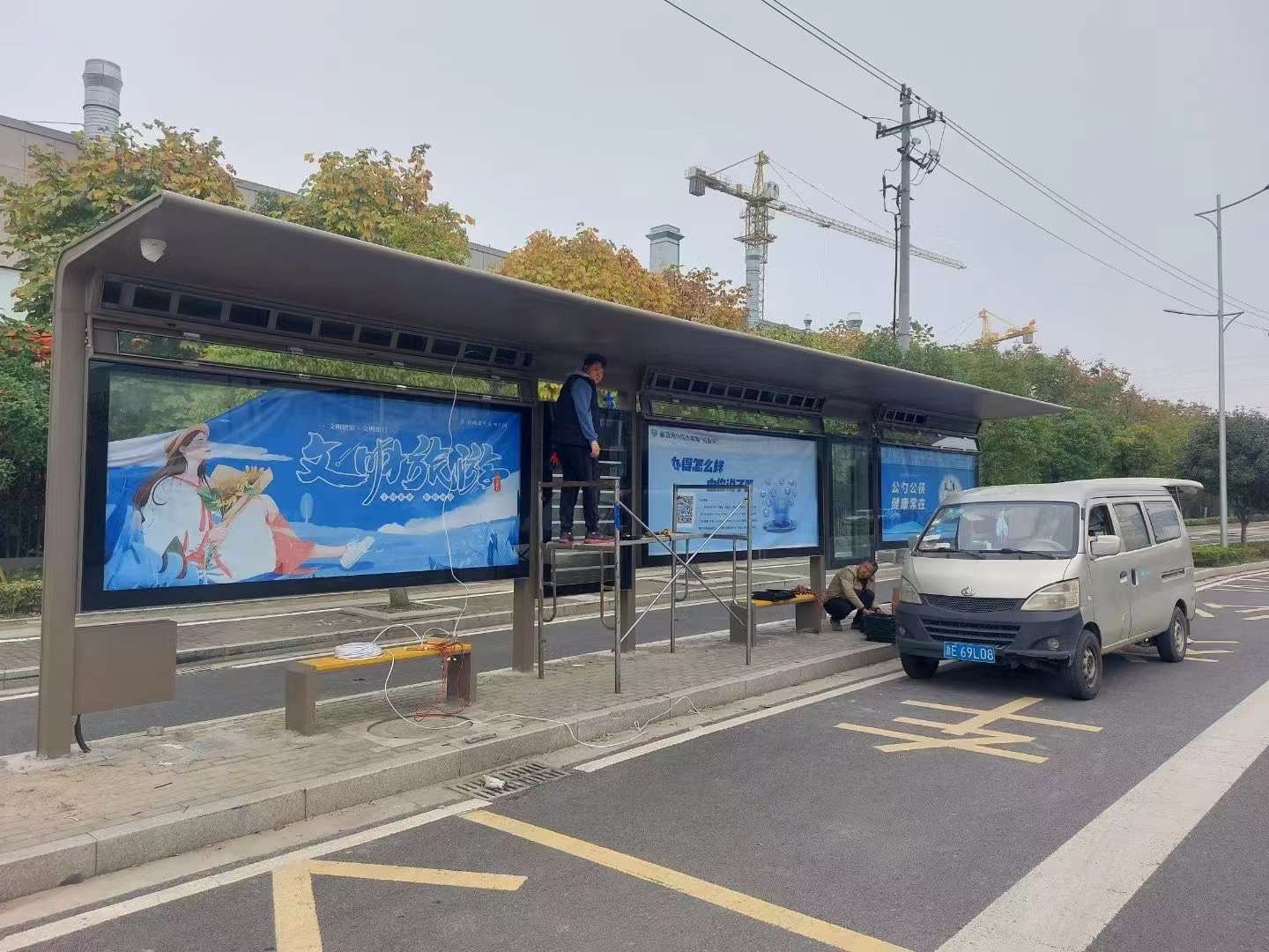 候車（chē）亭實物圖