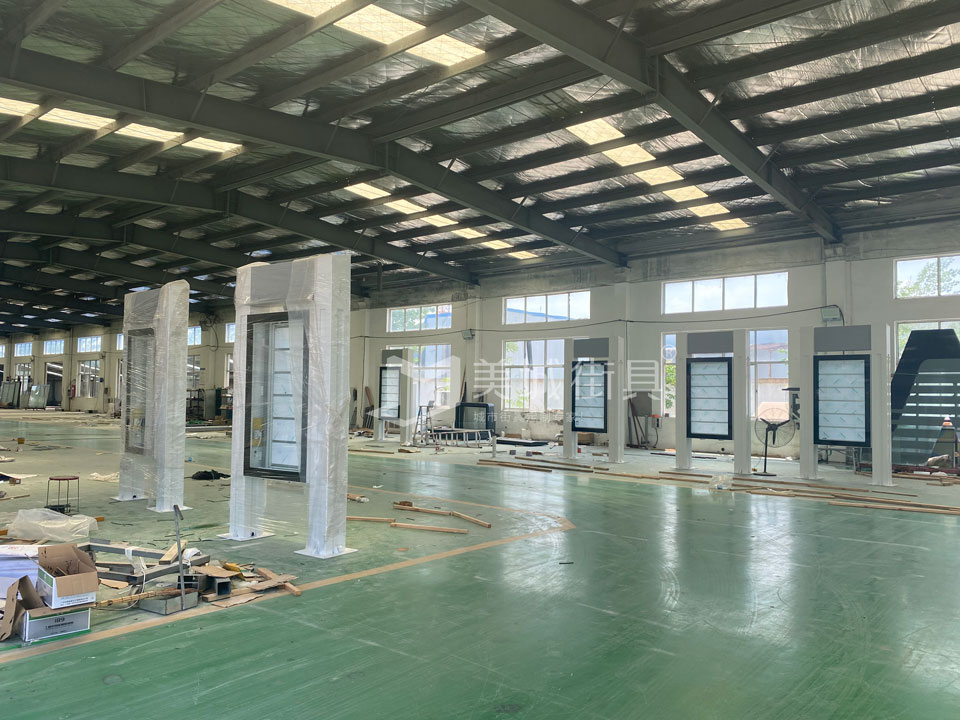2022.7.1號美城街具（jù）供應徐州公交候車亭發貨現場