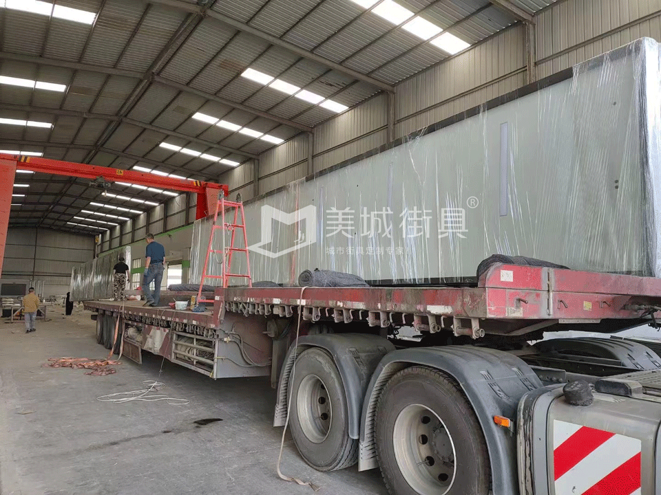 2022.9.21美城街具供（gòng）應蘇州公交車候（hòu）車（chē）亭發貨現場