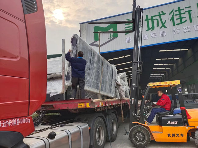 惠安（ān）第三批候車亭（tíng）發貨